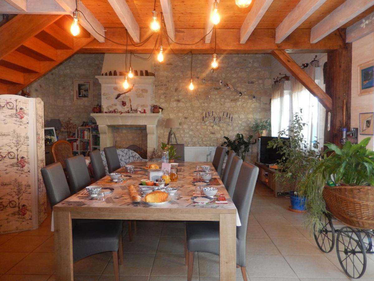 Bed and Breakfast Les Quatre Saisons Antogny-le-Tillac Exterior foto