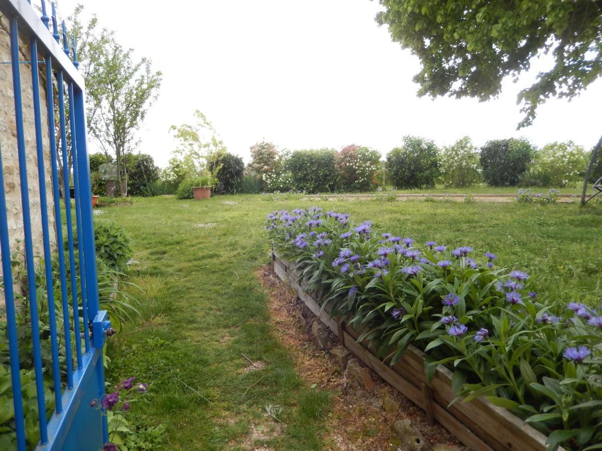 Bed and Breakfast Les Quatre Saisons Antogny-le-Tillac Exterior foto