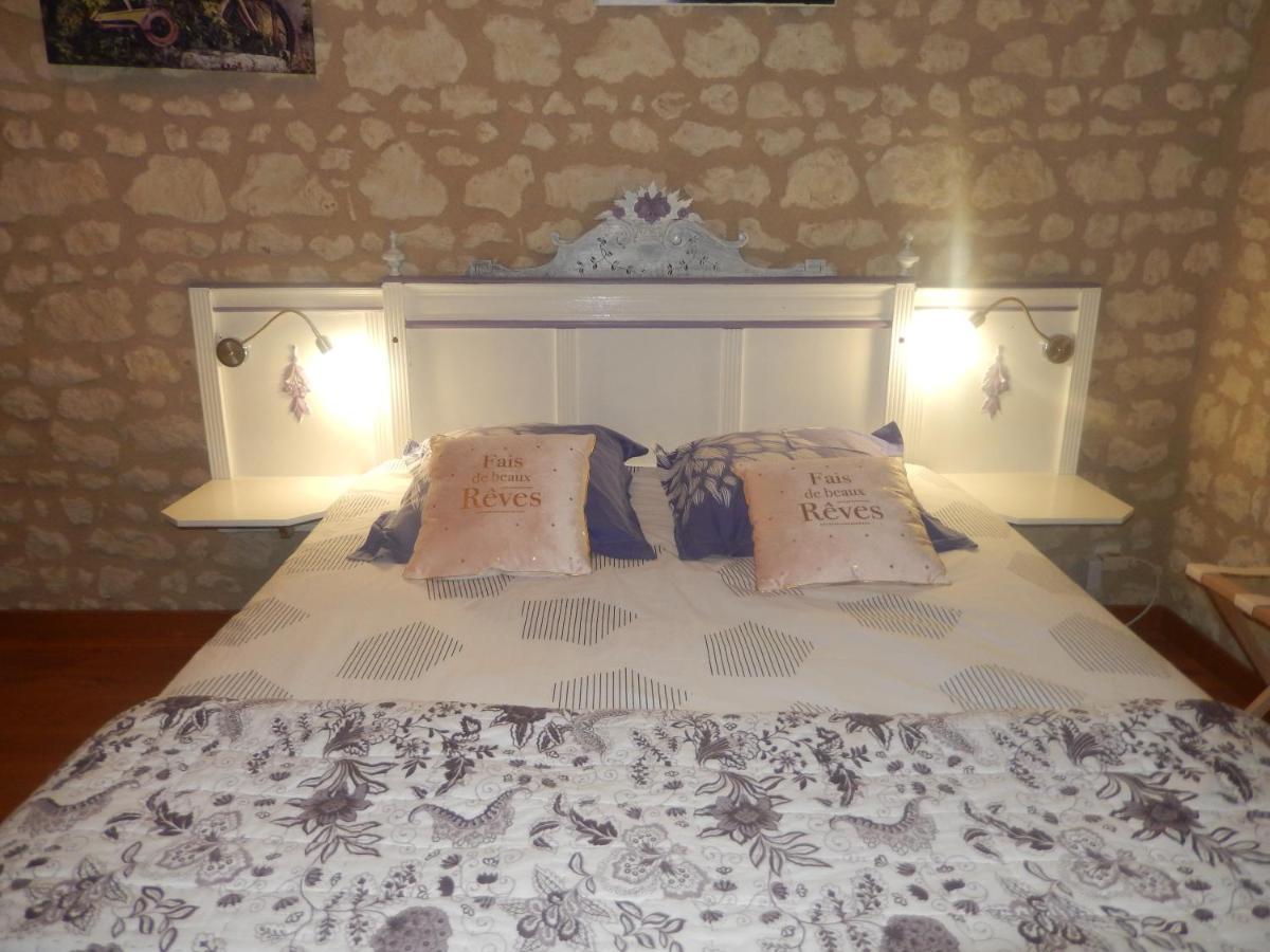 Bed and Breakfast Les Quatre Saisons Antogny-le-Tillac Exterior foto